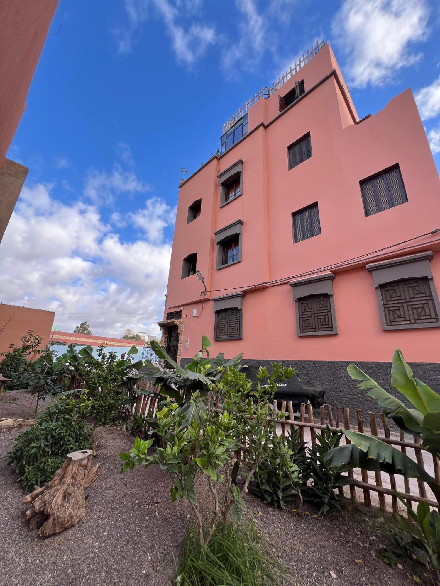 Berber Waves Surf House Hostel Tamraght ภายนอก รูปภาพ