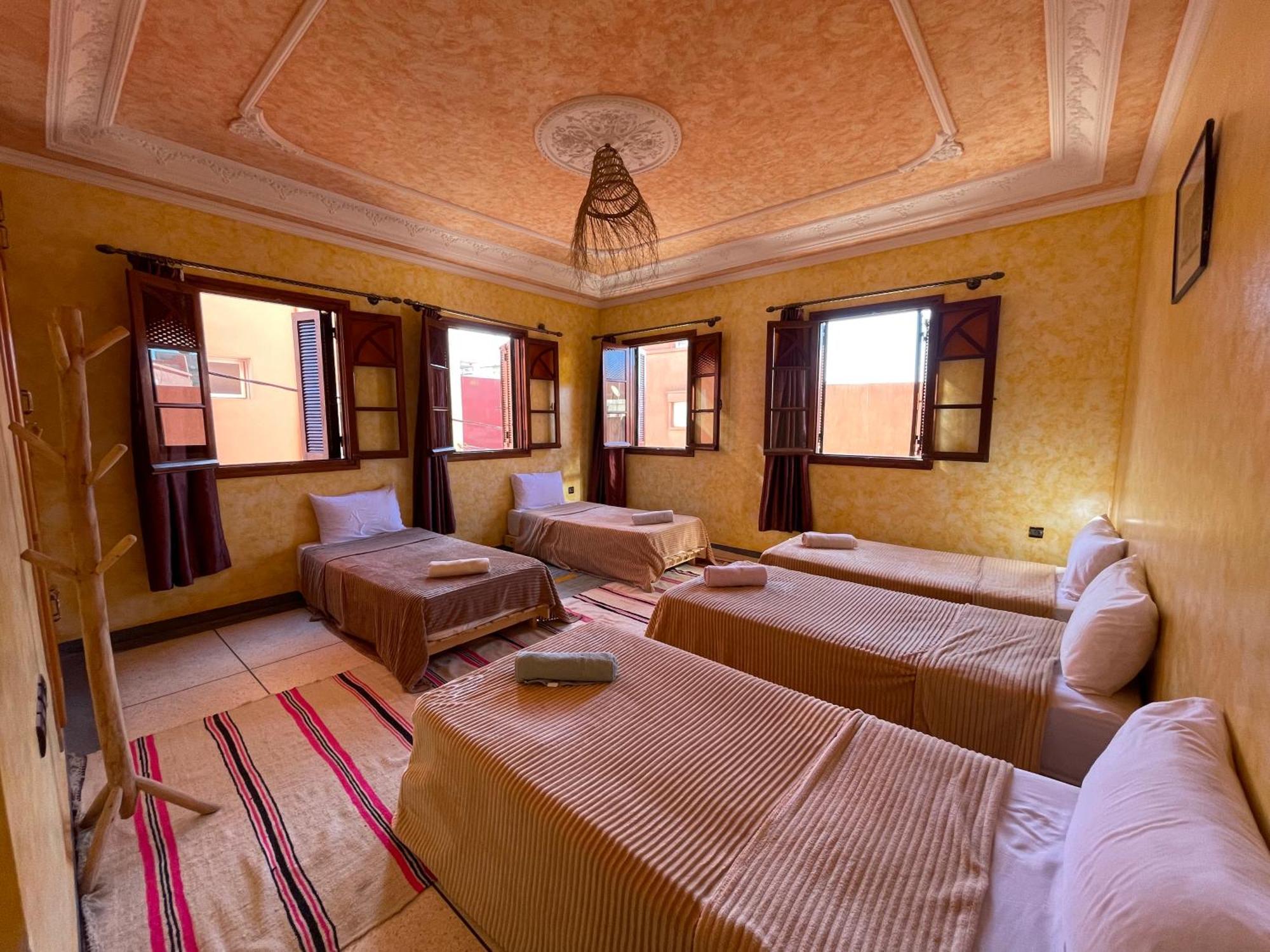 Berber Waves Surf House Hostel Tamraght ภายนอก รูปภาพ