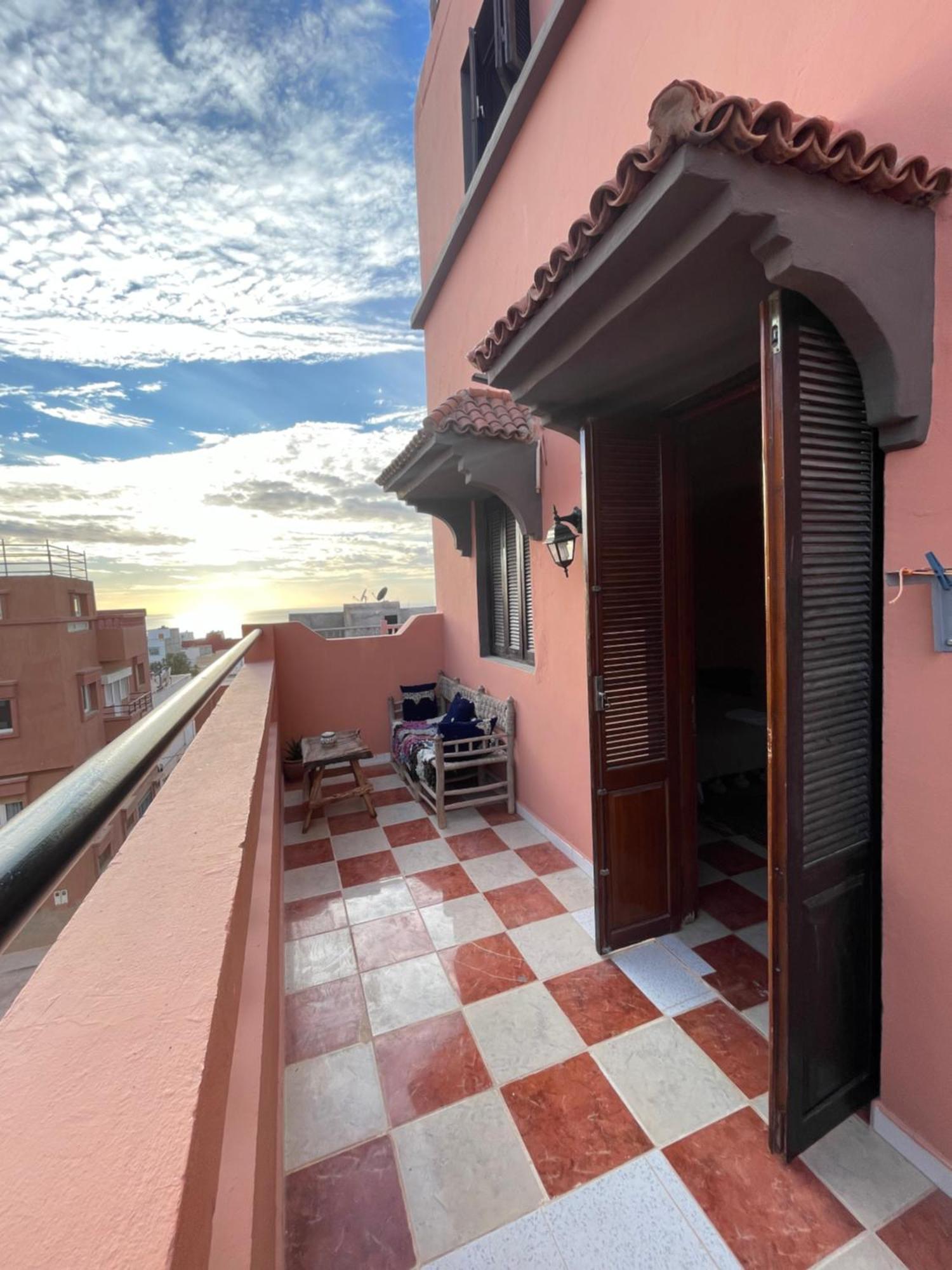 Berber Waves Surf House Hostel Tamraght ภายนอก รูปภาพ